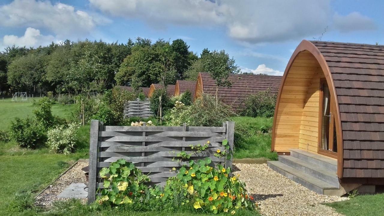 Hotel Lupin Glamping Pod à Cheltenham Extérieur photo