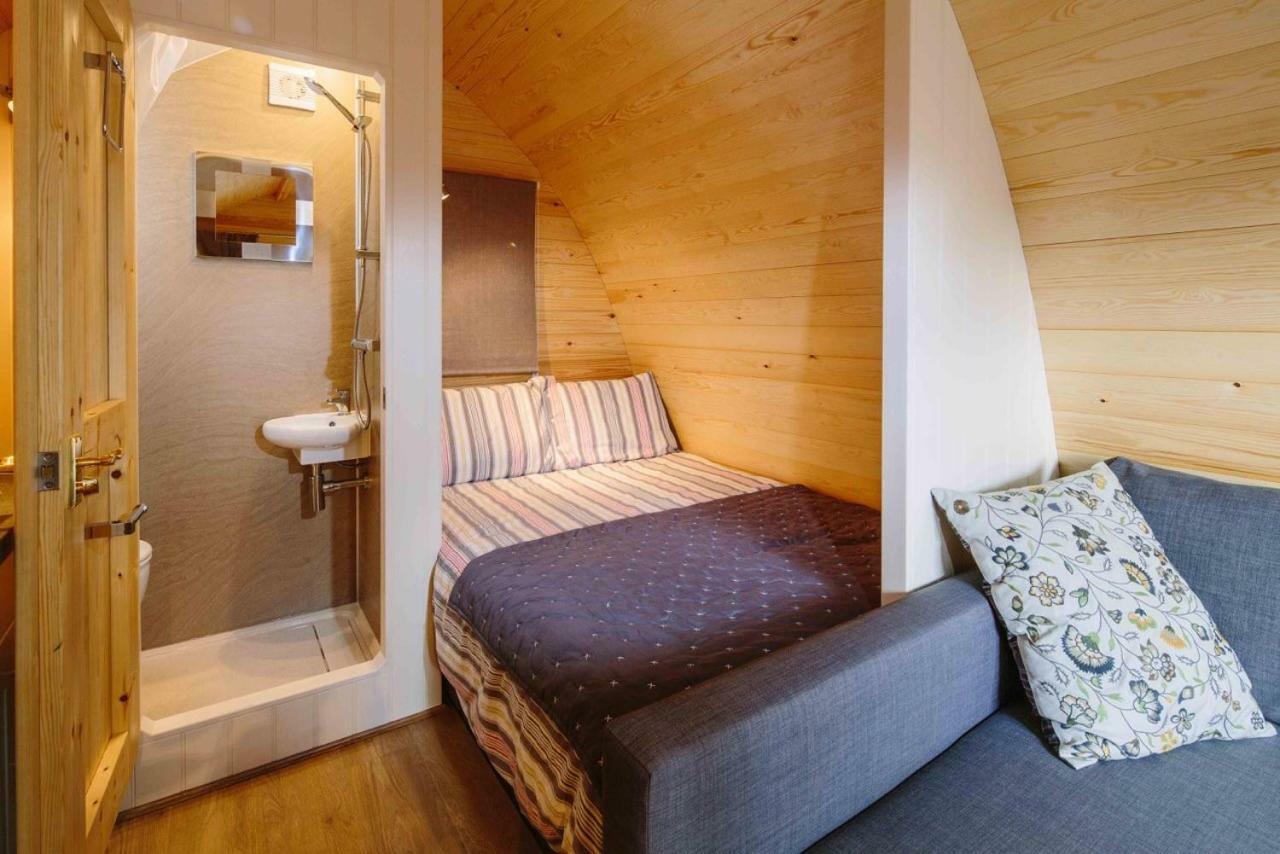 Hotel Lupin Glamping Pod à Cheltenham Extérieur photo