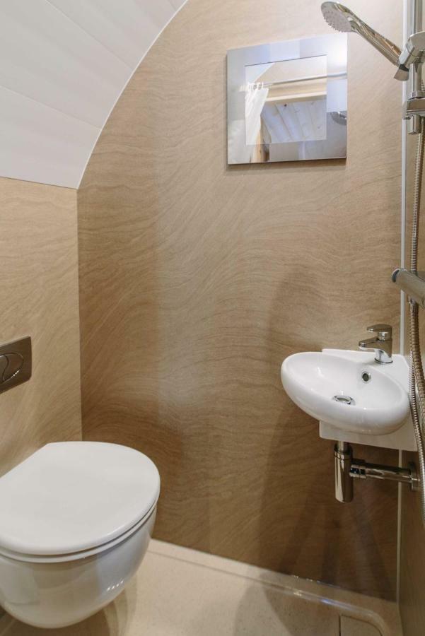 Hotel Lupin Glamping Pod à Cheltenham Extérieur photo